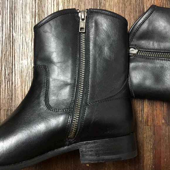 Frye Melissa Button Short 2 size 6 B - Picture 7 of 7